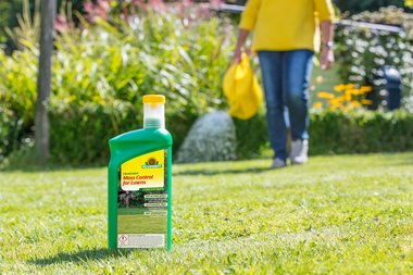 CleanLawn_Moss_Control_for_Lawns_Concentrate_application_2022.jpg.jpg