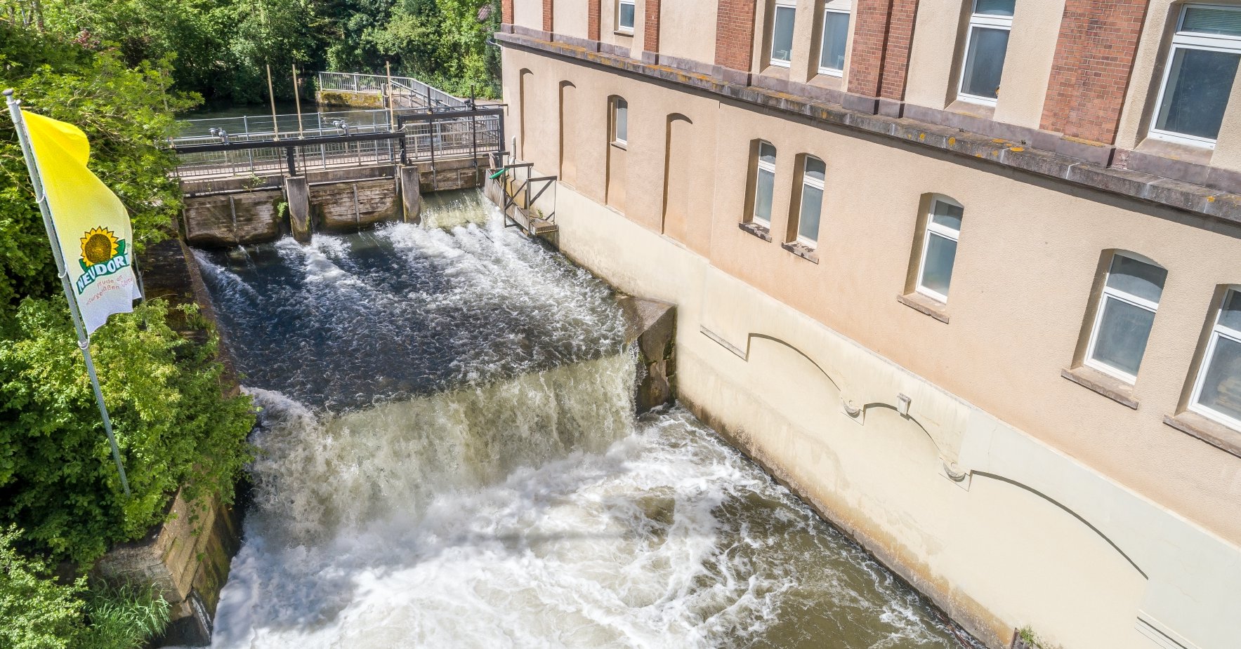 We produce a certain amount of our energy ourselves in an environmentally friendly way using the hydroelectric power of the Emmer river